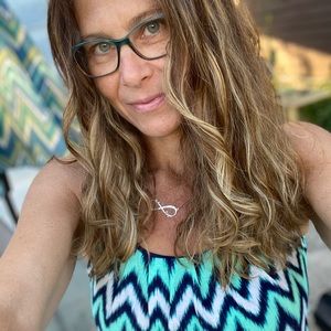 Meet your Posher, Leslie